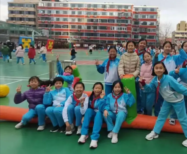 学生每天综合体育活动不低于2小时构建起体健心康的育人系统 学生每天综合体育活动不低于2小时构建起体健心康的育人系统